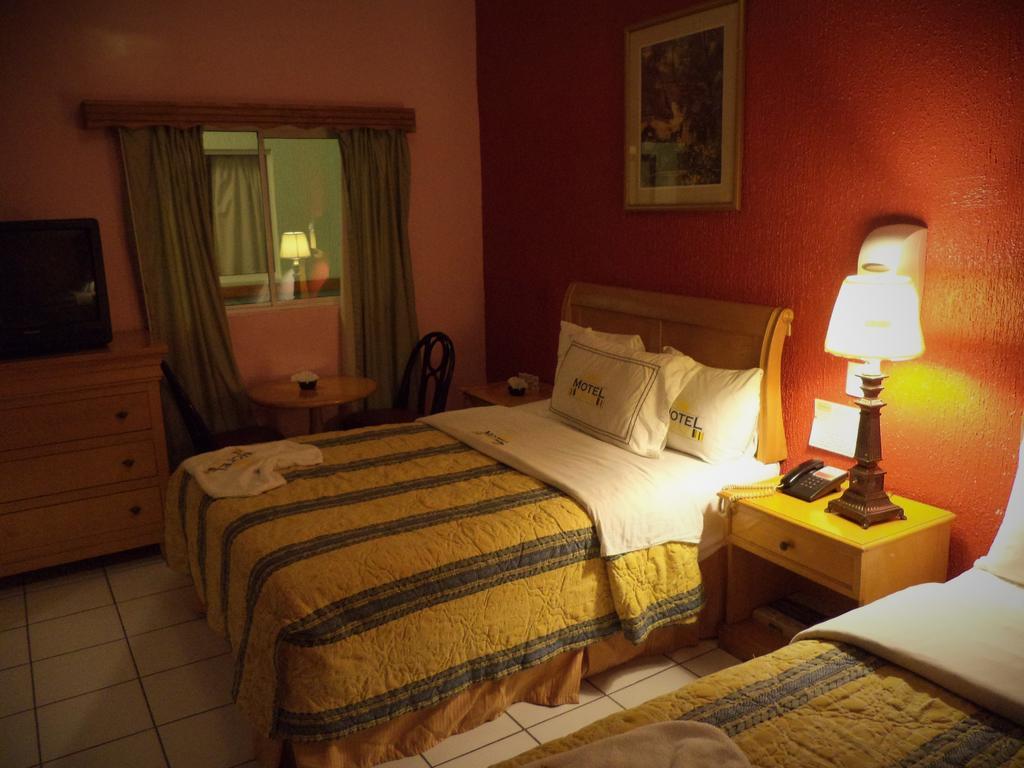Hotel Diaz Tijuana Quarto foto