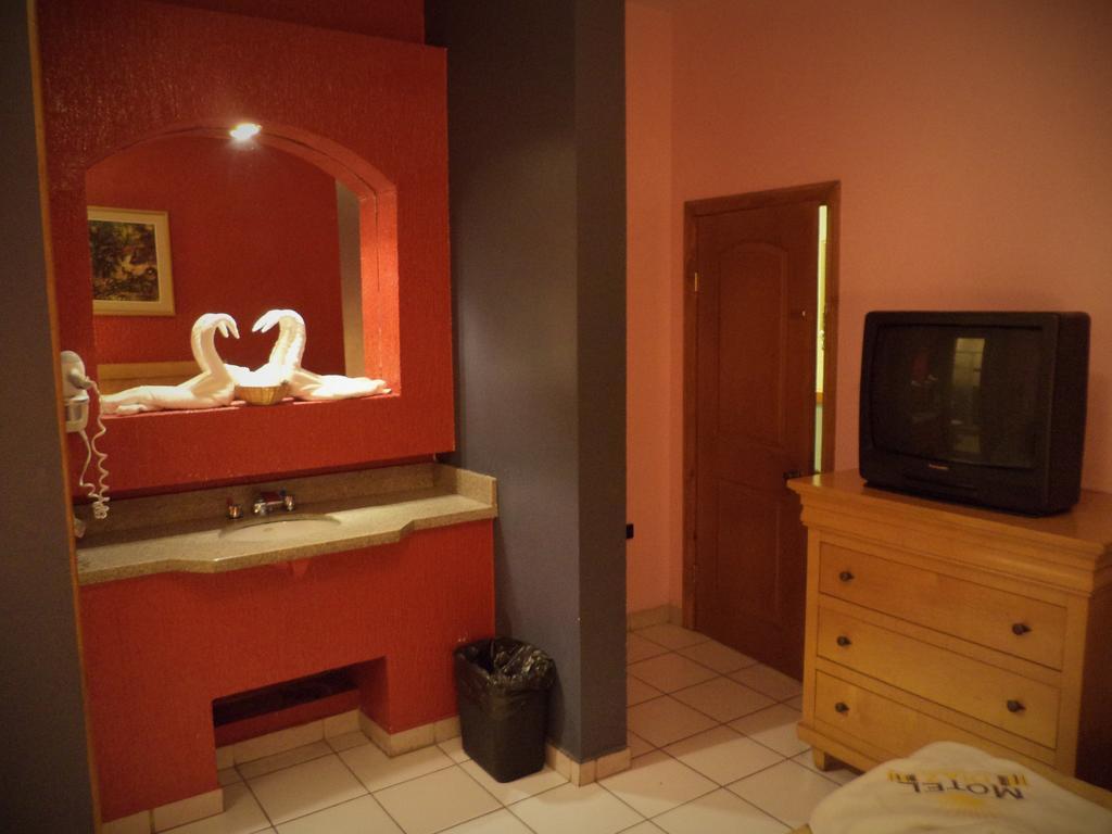 Hotel Diaz Tijuana Quarto foto